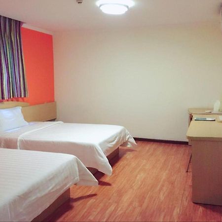 7Days Inn Chongqing Jiefangbei Jiaochangkou Subway Station מראה חיצוני תמונה