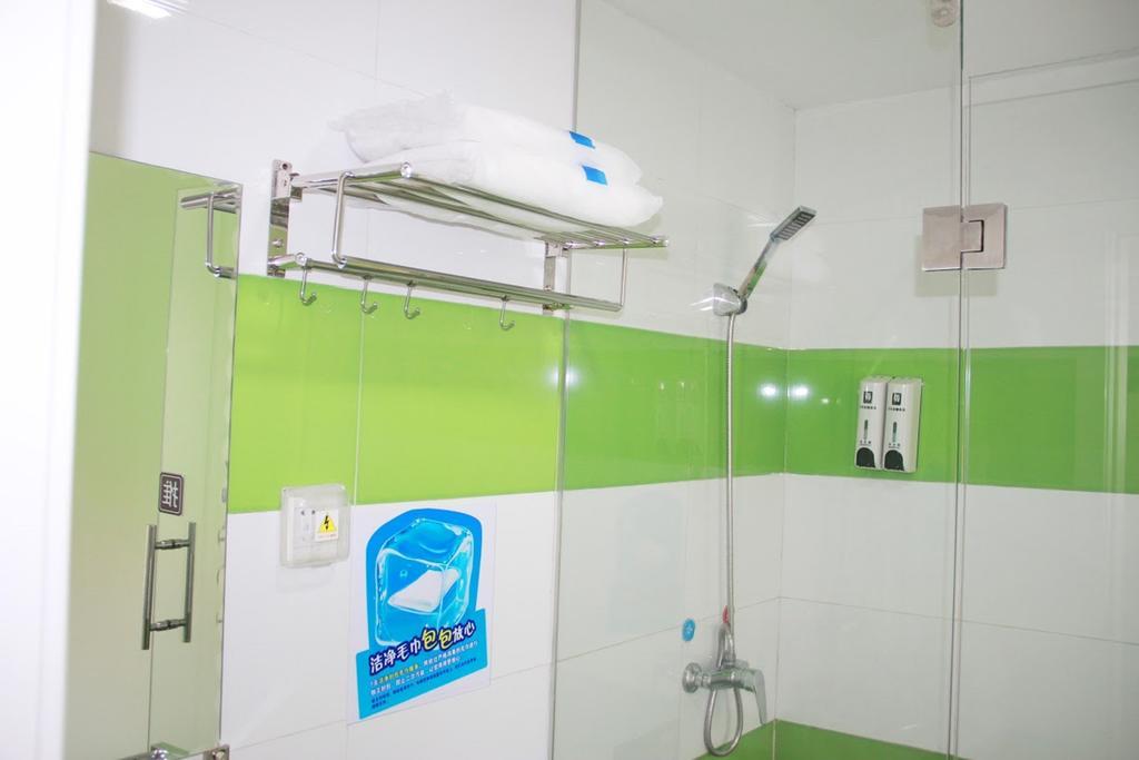 7Days Inn Chongqing Jiefangbei Jiaochangkou Subway Station מראה חיצוני תמונה