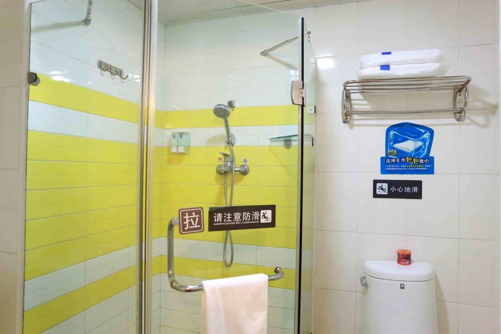 7Days Inn Chongqing Jiefangbei Jiaochangkou Subway Station חדר תמונה